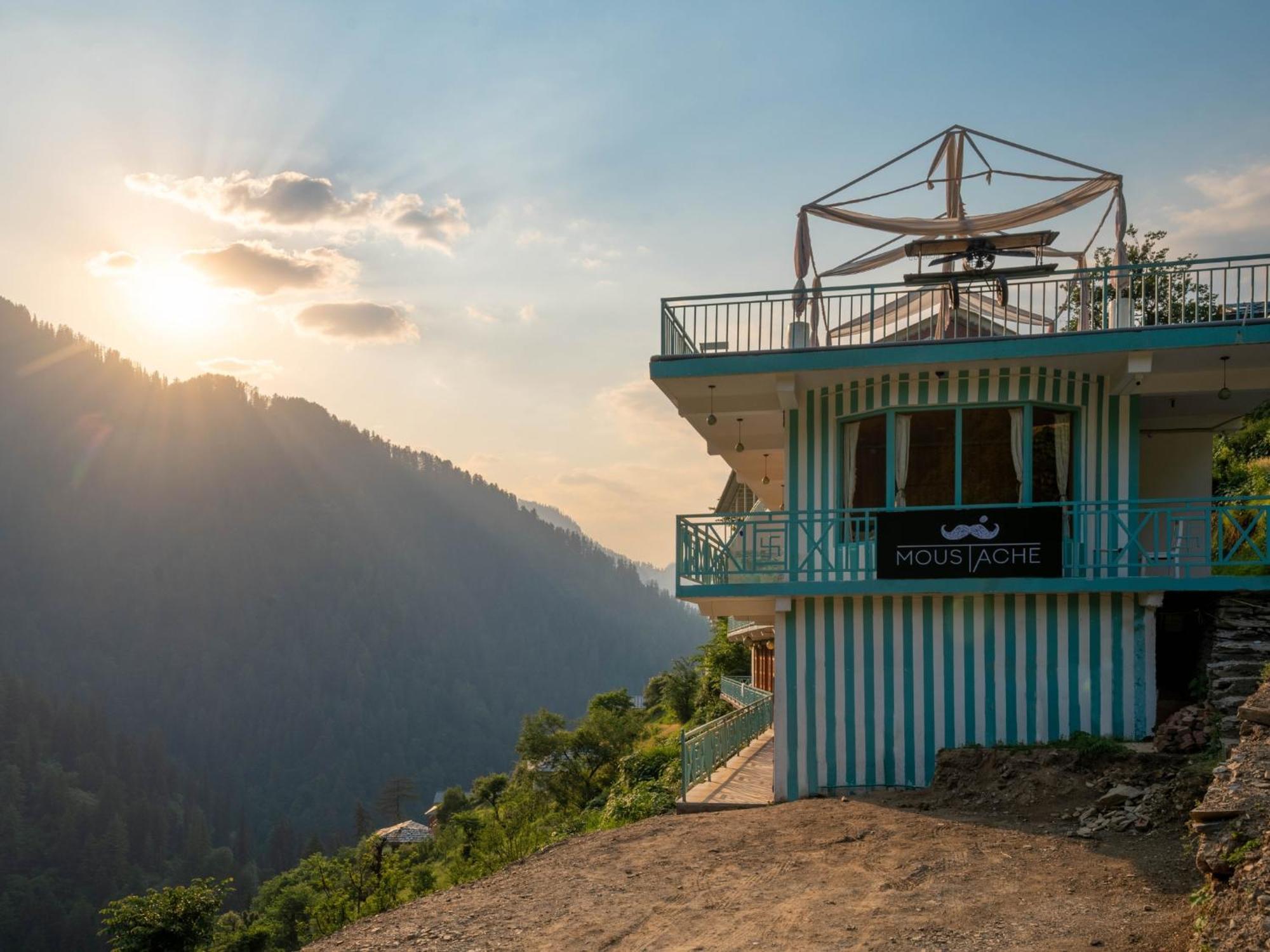 Moustache Shoja, Jibhi Exterior foto